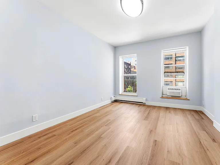 401 E 63rd St #14 — Photo 3