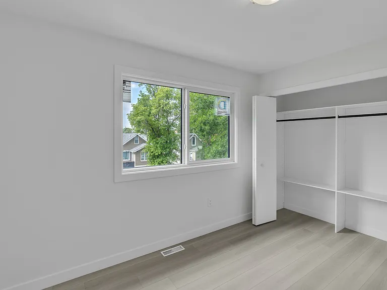 1273 Manitoba Ave — Photo 9