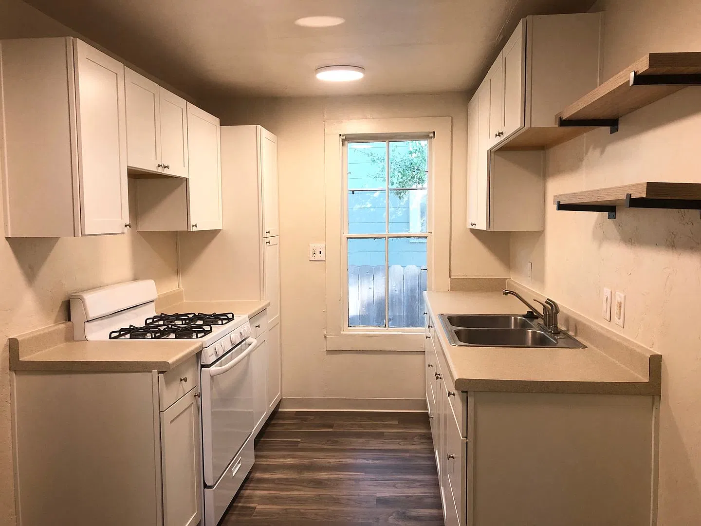 **Reserve For Summer 2027** - Beautiful Craftsman In Historic Barber District — Photo 3