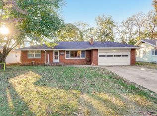 1911 S Glencrest Dr, Springfield, MO 65804