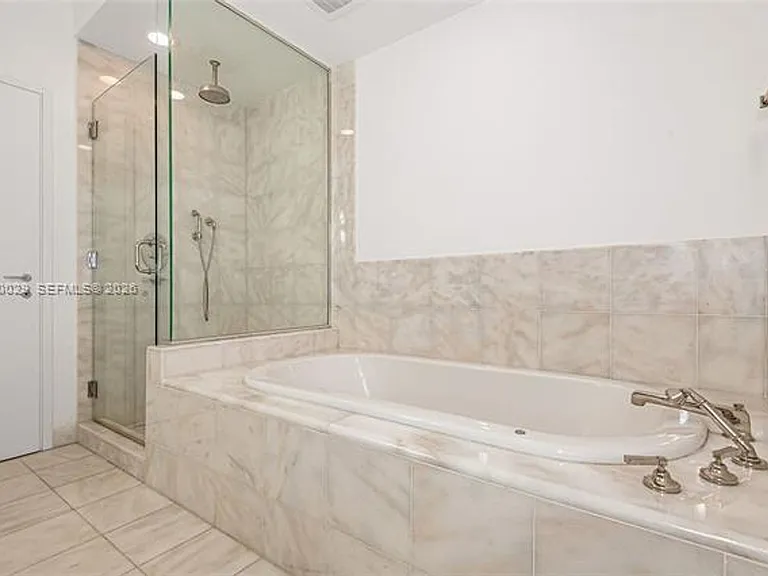 50 S Pointe Dr #1804 — Photo 17