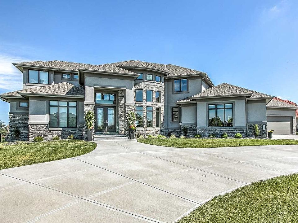 1st image of 24320 Leavenworth Cir