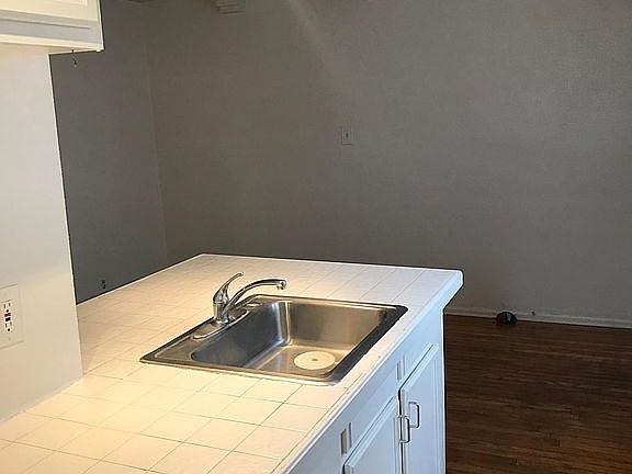 5th image of 324 Harvard Dr SE