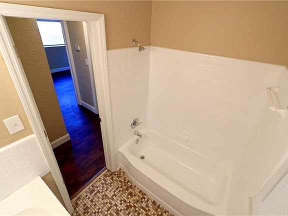 5th image of 2165 15th Ave S