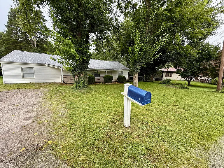 409 Richarz Dr — Photo 1