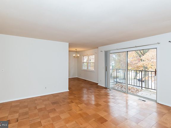 4th image of 217 Crocker Dr APT E