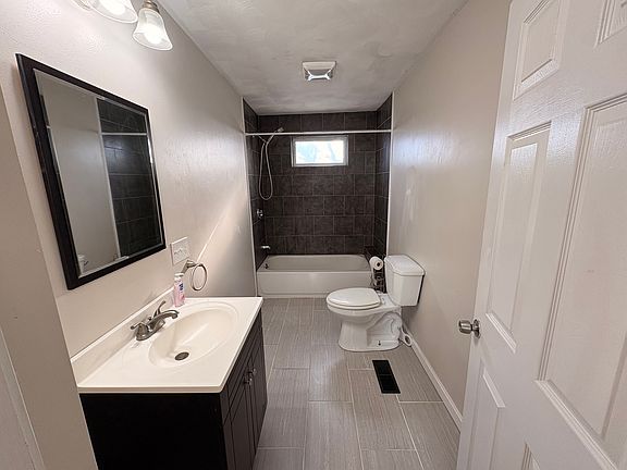 5th image of 347 Woonasquatucket Ave Floor 2