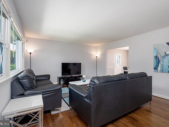 5th image of 6809 Crafton Ln