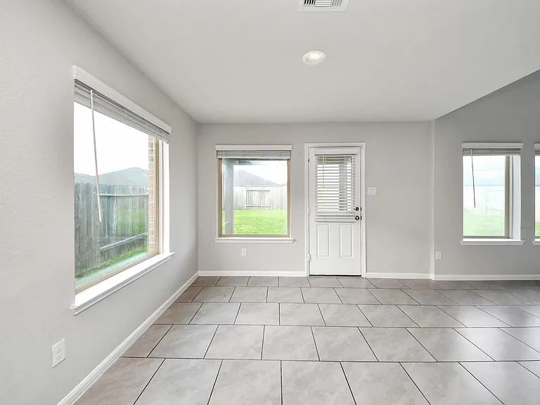 18319 Pin Oak Lake Dr — Photo 11