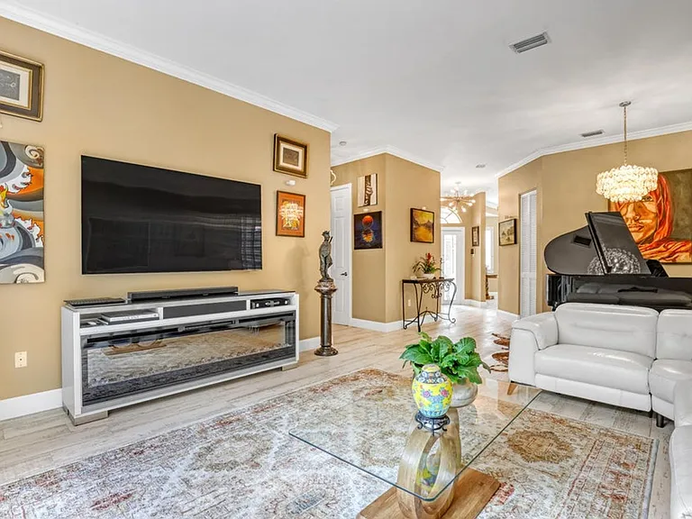 2076 Cezanne Rd — Photo 10