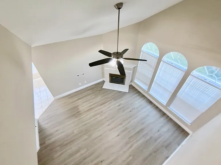 4304 Lone Rock Ct — Photo 3