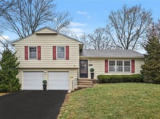 9106 W 97th St, Overland Park, KS 66212