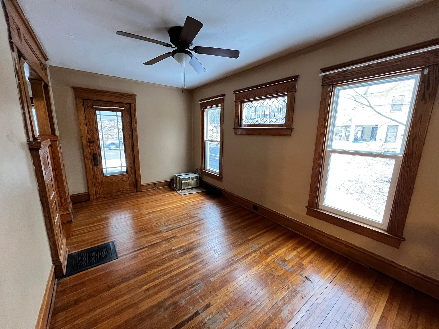 3 bed, 1500 sqft, $1,200 — Photo 2