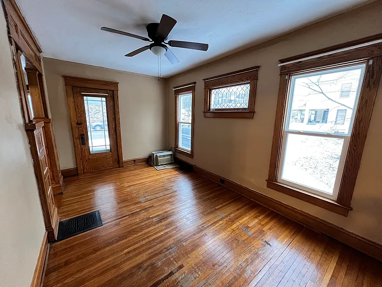 108 N Keystone Ave — Photo 2