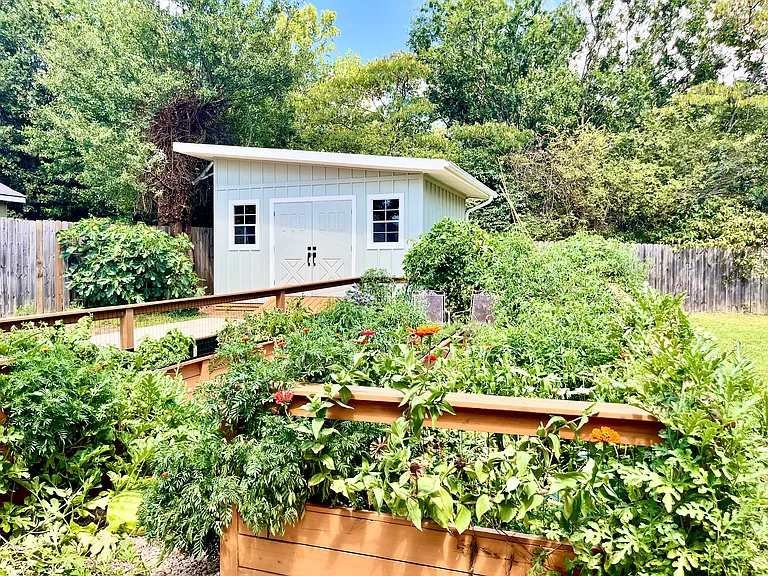 19 Holmes Dr — Photo 33