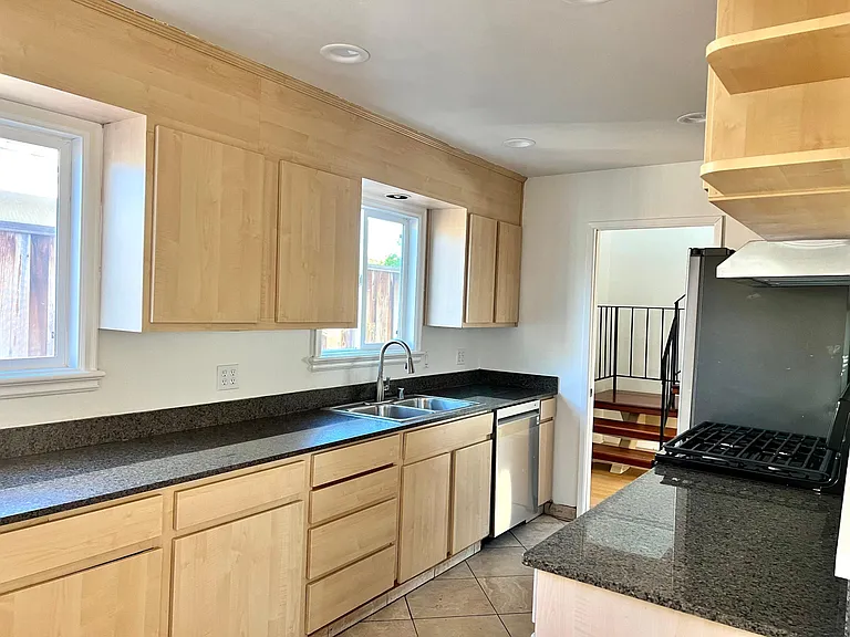 4987 Northlawn Dr — Photo 2