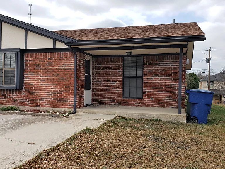 923 Dryden Ave — Photo 16