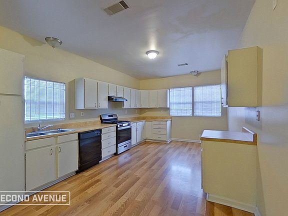 3rd image of 1804 Bishop St