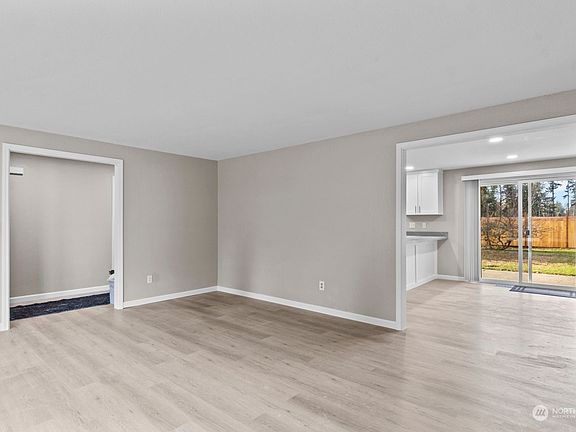 3rd image of 15320 118th Avenue Ct E