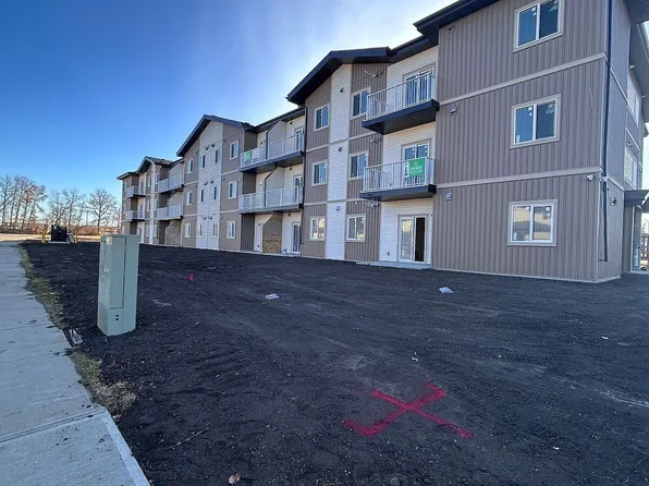 5001 60th Ave #203, Ponoka, AB T4J 1G1