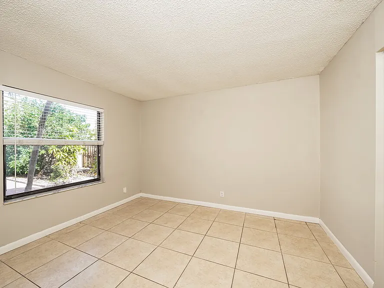 80 Baytree Cir — Photo 11