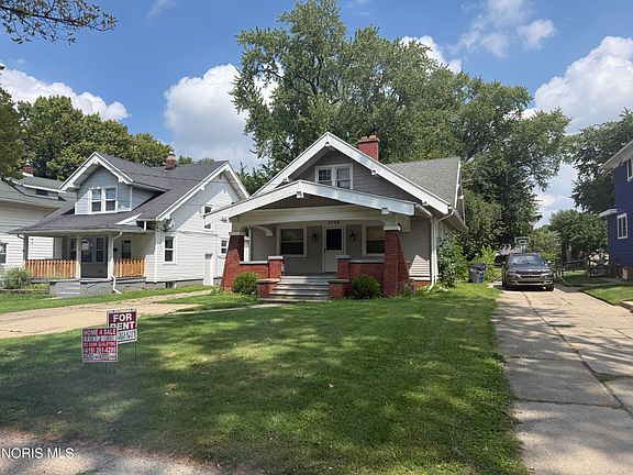 3rd image of 3758 Lockwood Ave