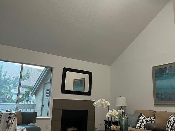 5th image of 1061 Summerain Ct #147
