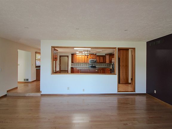 3rd image of 443 S Maloney Dr