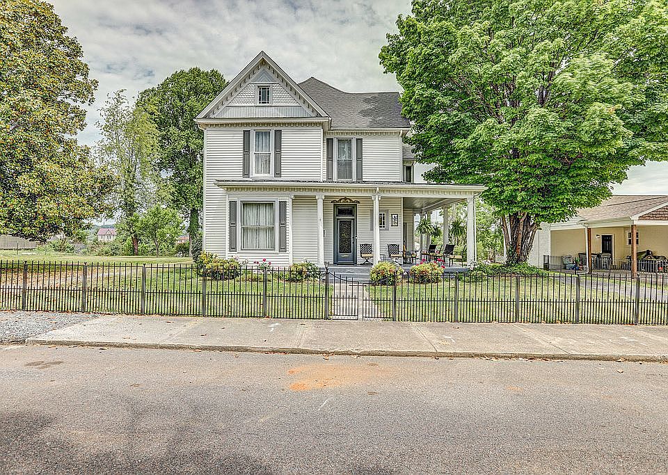 2nd image of 917 Anderson St