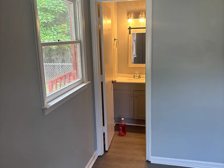 323 Coach Hill Dr — Photo 11