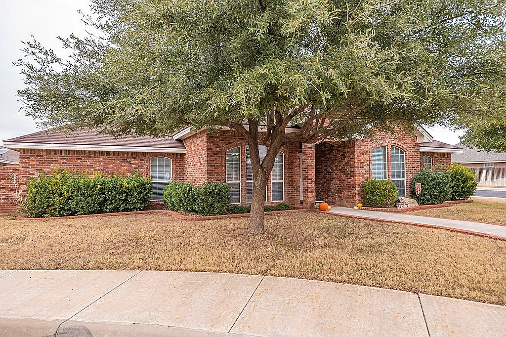 3 bed, 2333 sqft, $3,000 — Photo 2