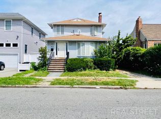 402 Argyle Rd, Cedarhurst, NY 11516