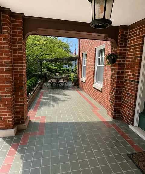 612 N State St — Photo 3