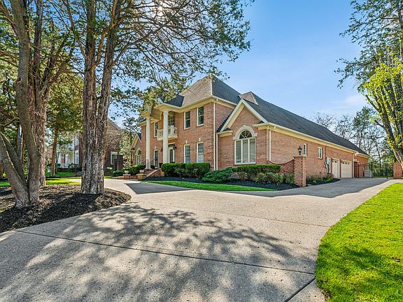 5th image of 1406 Hawthorn Pl