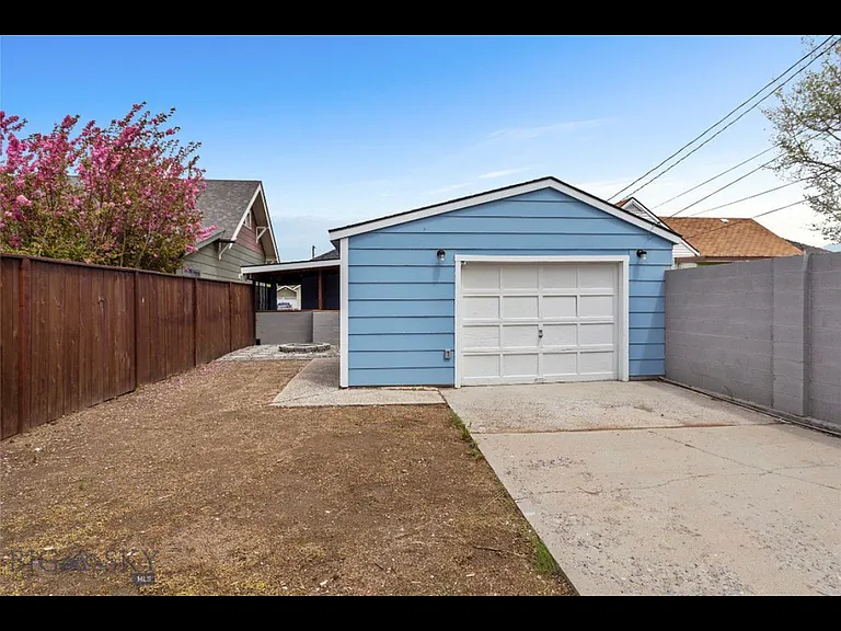 2120 Elm St — Photo 2
