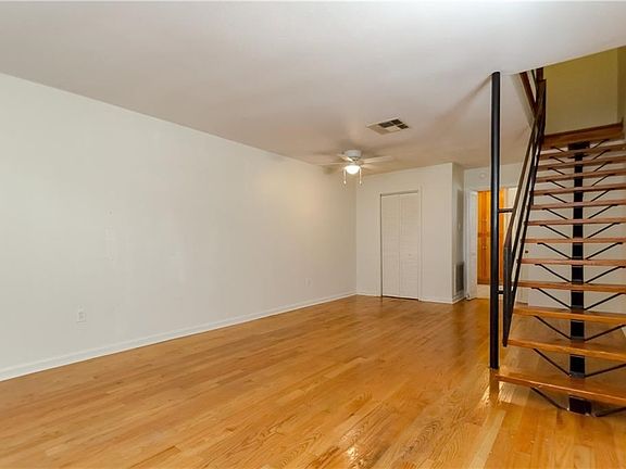 2nd image of 3122 Trafalgar St