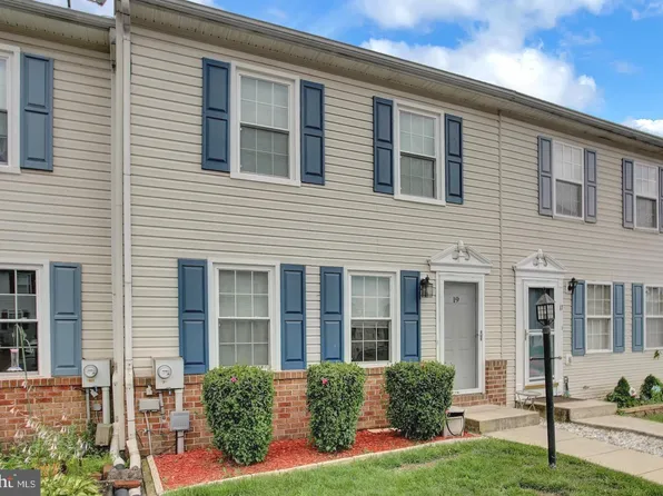 19 Red Barberry Dr, Etters, PA 17319