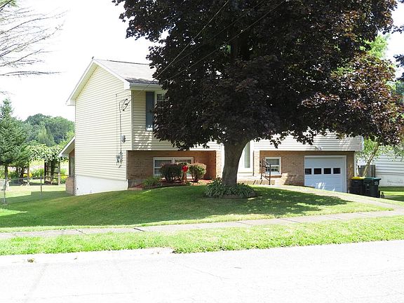 4th image of 13 Penn View Dr