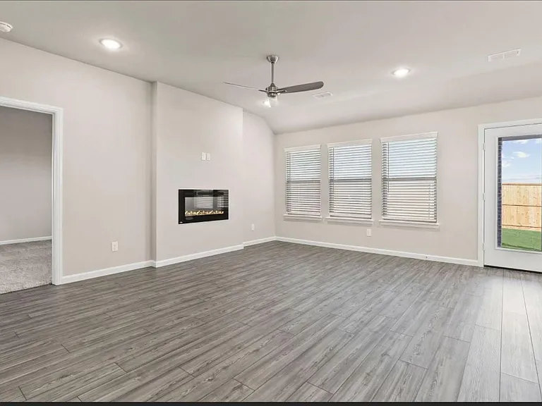 525 Ardsley Ln — Photo 4