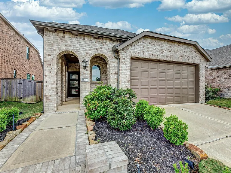 15211 Stuart Bat Cave Ln — Photo 2