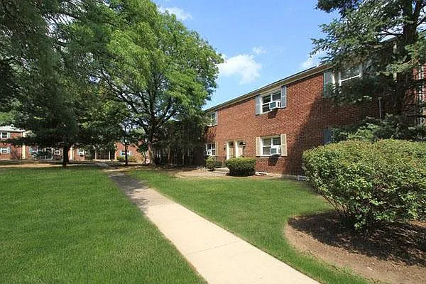 24 Mola Blvd — Photo 12