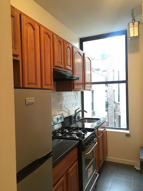 1st image of 2539 33rd St APT 1R