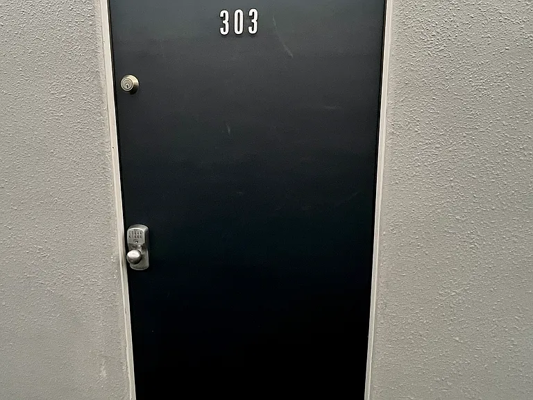 1032 N Clarkson St #303 — Photo 18