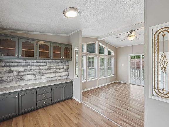 3rd image of 43 N Hawthorn Dr