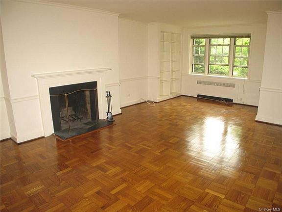2nd image of 5 Chateaux Cir APT 5B