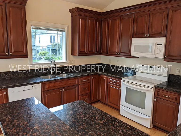 1828 SE Main St — Photo 5