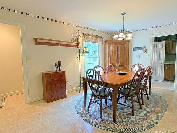 5th image of 3353 New Castle Dr