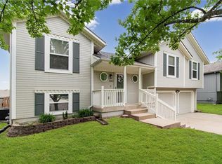 813 Ridgeview St, Grain Valley, MO 64029