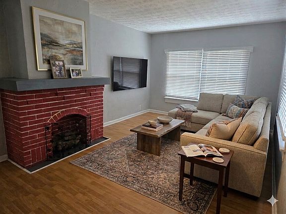 3rd image of 2527 Saint Charles Ave