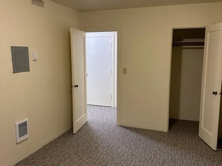 Eugene Manor Apartments — Photo 24